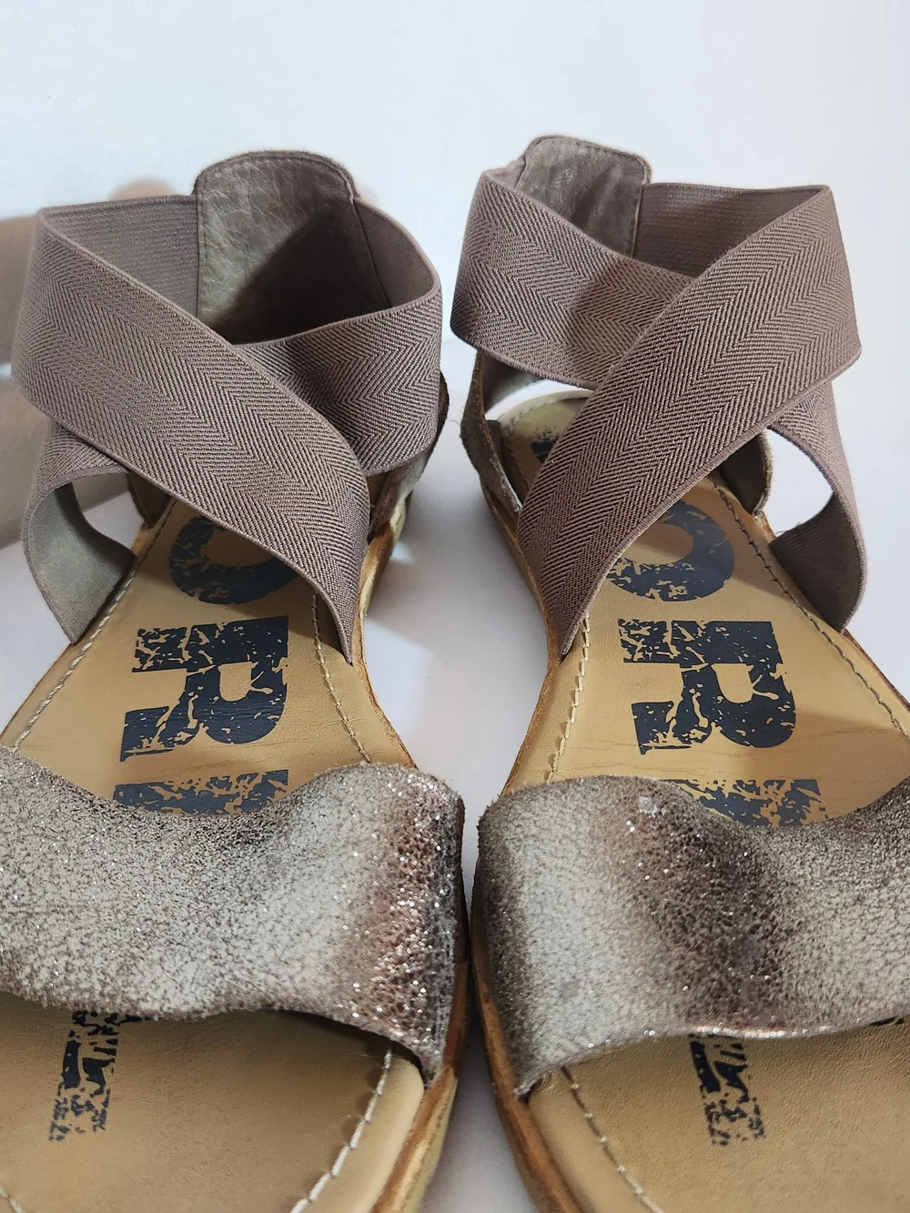 Sorel Ella Brown and Gold Slip On Sandals Leather and Elastic Straps Size 9.5